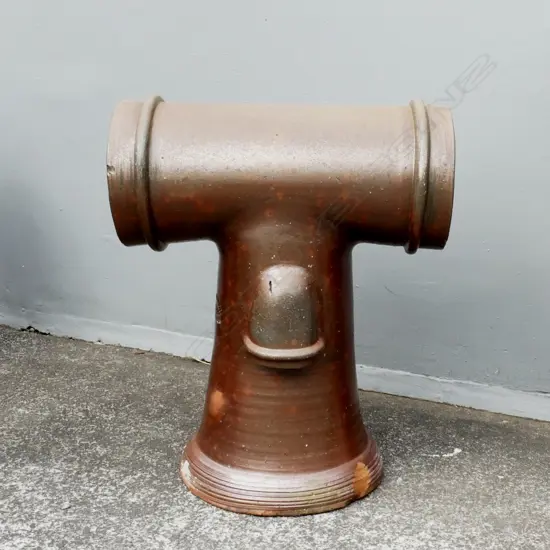 A large T-top chimney pot
